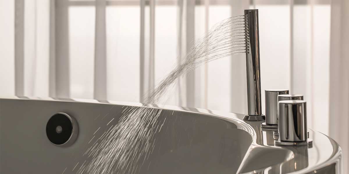 How to Fix a Leaking Bathtub Faucet