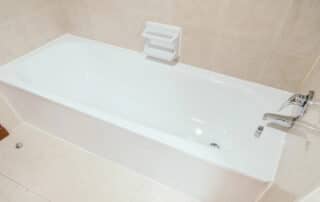 Cardom Plumbing explains what to do about bathtub cracks, offering repair and replacement solutions to keep your bathtub durable and leak-free.